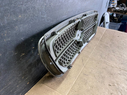 2004 to 2005 Kia Sedona Front Upper Grill Grille OEM r7819 DG9