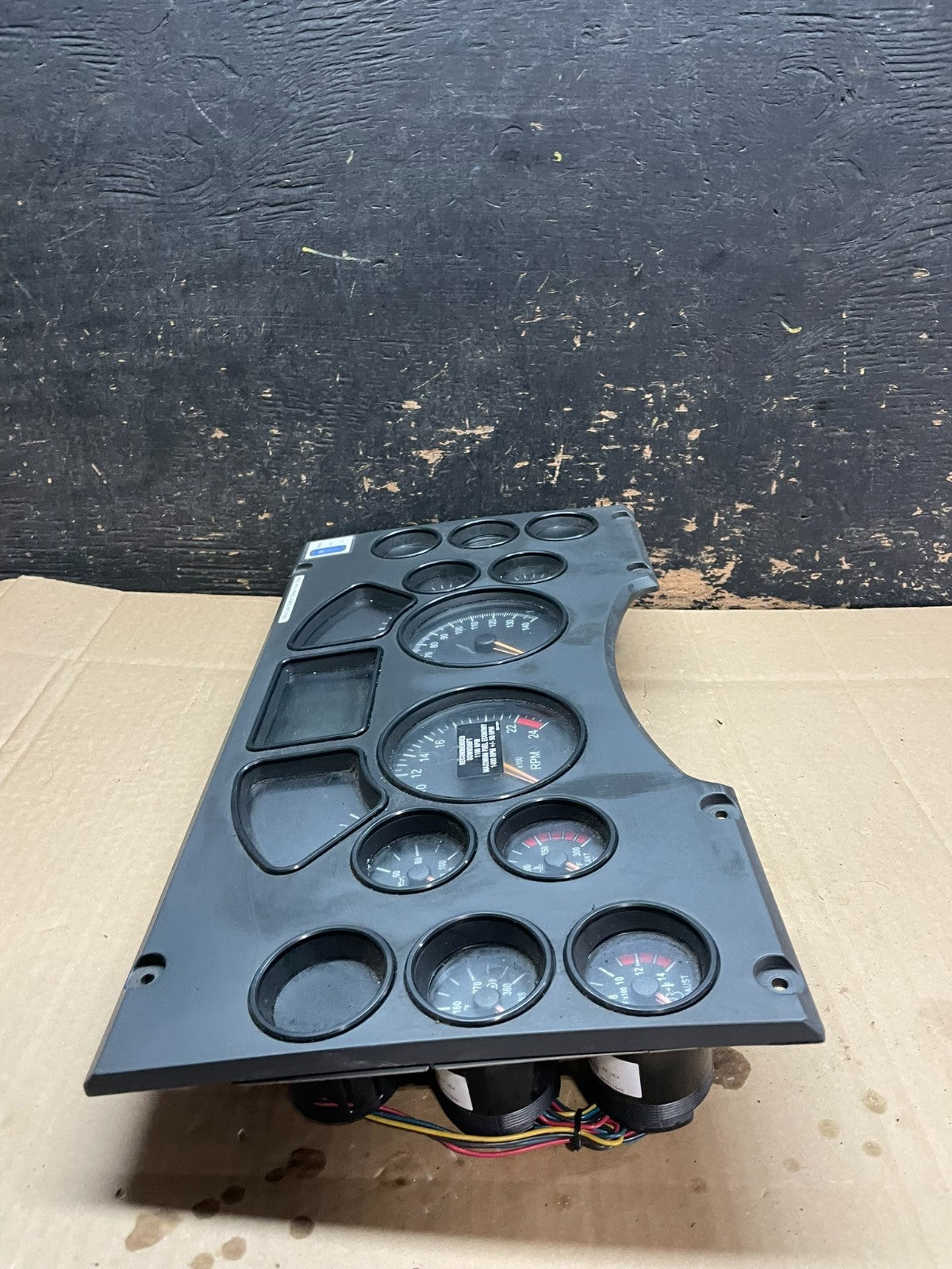 2013 MACK Instrument Cluster GAUGE CXU613 OEM 21846277 & A2C37575600 AB29082