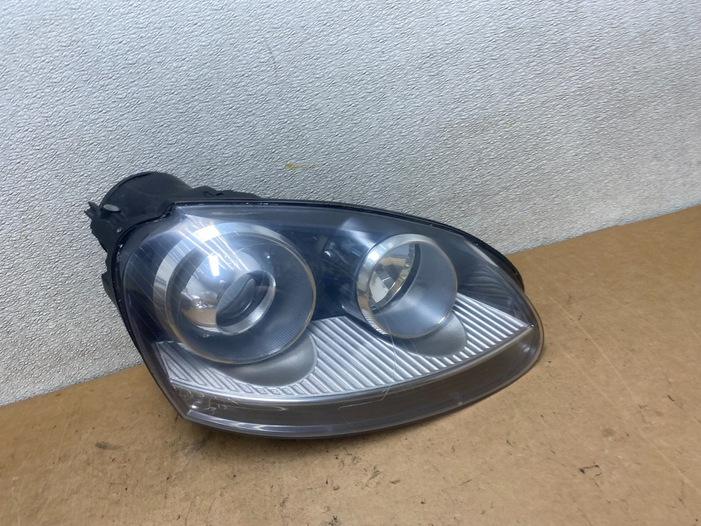 2006 to 2009 Volkswagen Jetta Golf Right RH HID Xenon Headlight Oem X5534 DW0