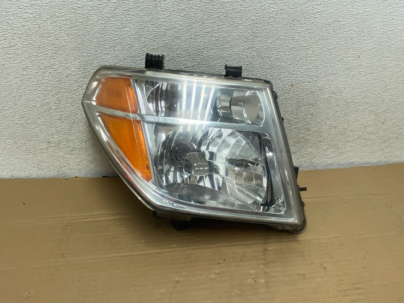 2005-2007 Nissan Pathfinder Halogen Headlight Right Passenger Rh AG8868 DW0