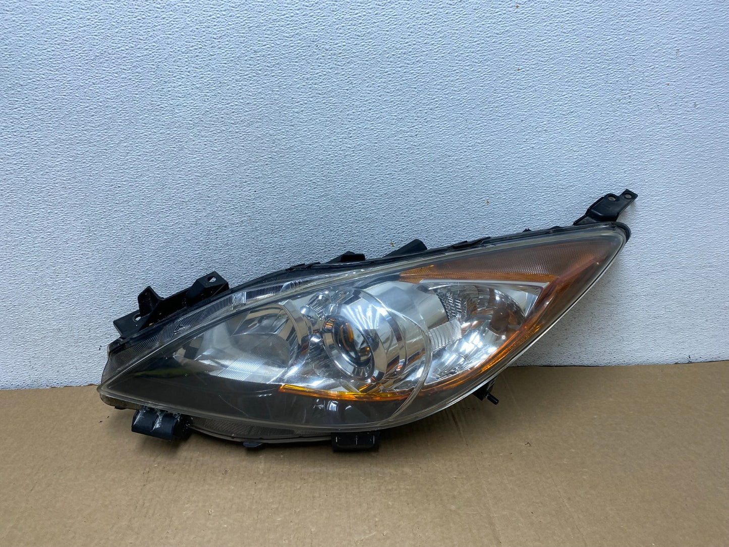2010 - 2013 Mazda 3 Left Driver LH Halogen Headlight AG1996 DW0