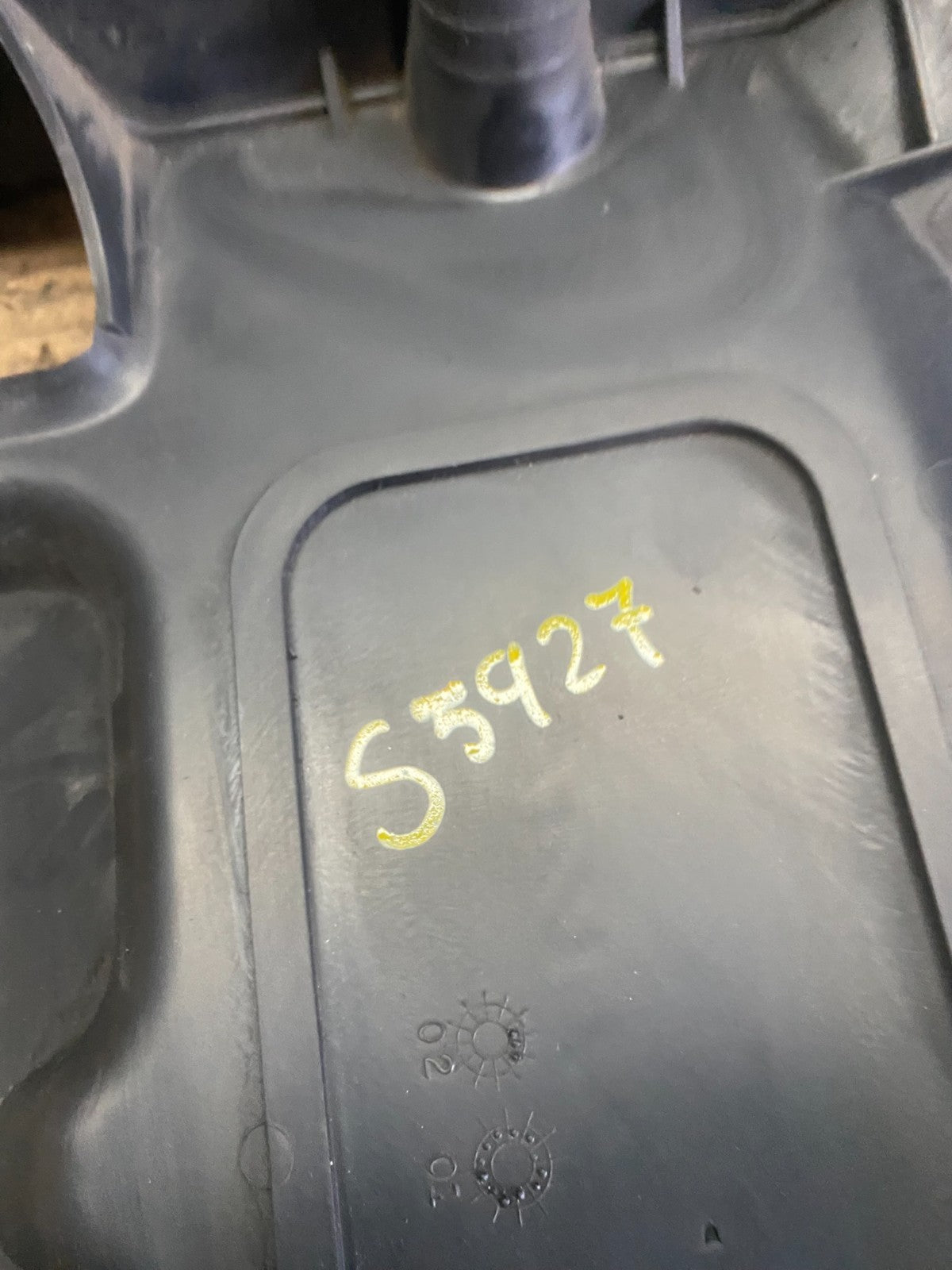 2001 to 2004 Mazda Tribute DOHC 24 VALVE Engine Shield Top Cover S5927 GD9