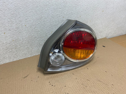 2002 2003 Nissan Maxima Right Passenger RH Side Tail Light M8650 DW2