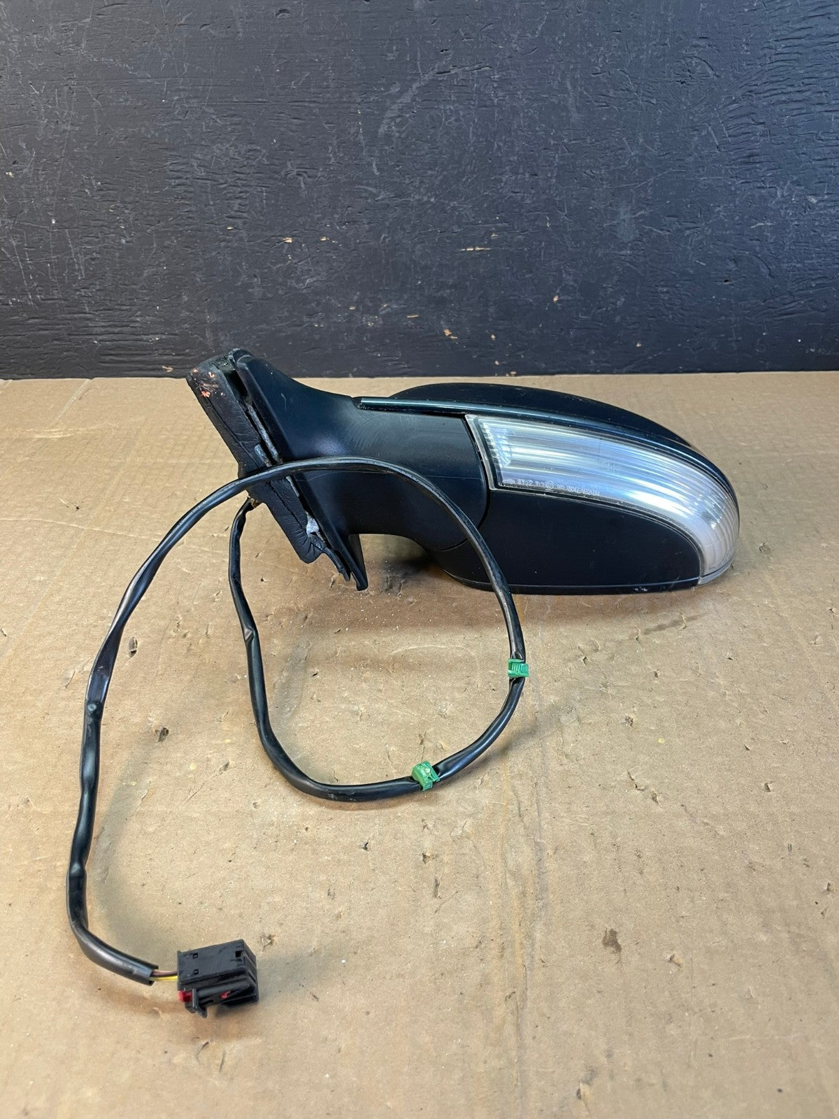 2006-2010 Volkswagen Jetta Left Driver View Door Mirror AC9882 LK3
