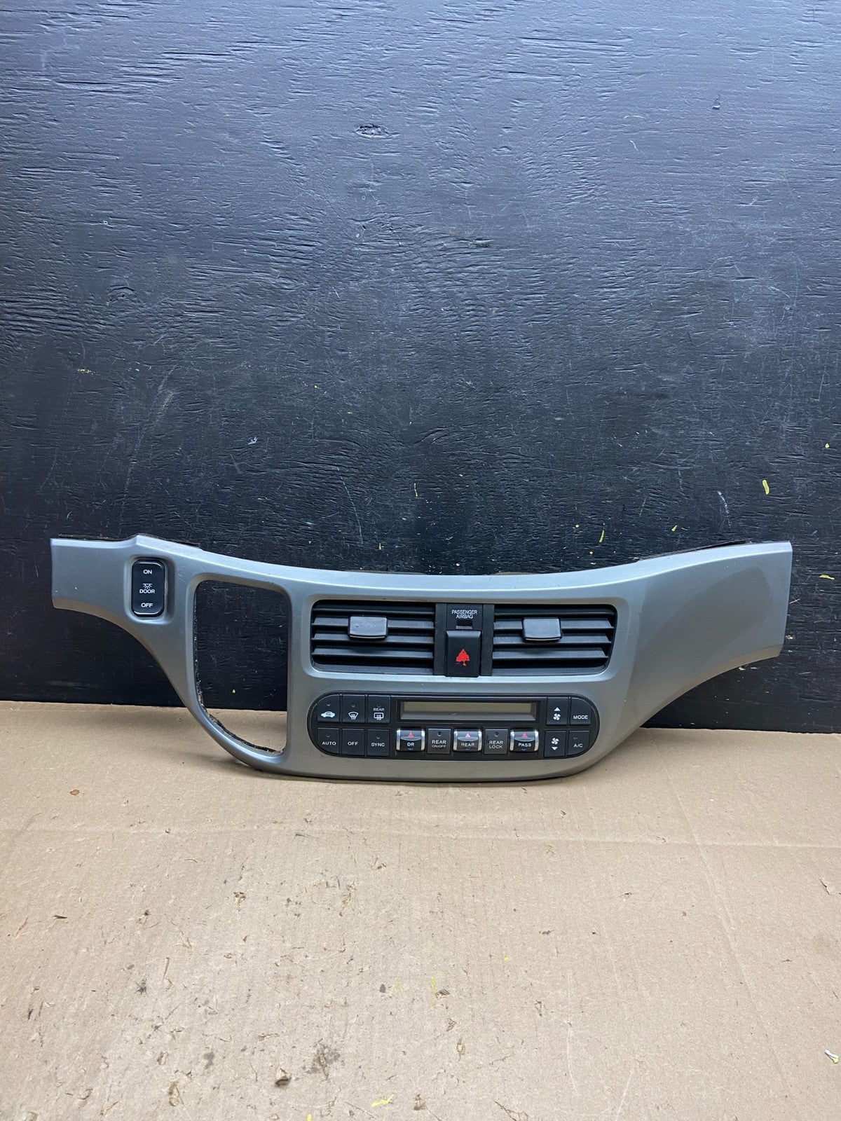 2005 to 2010 Honda Odyssey Radio Climate Control Dash Trim Bezel U4726 DG0