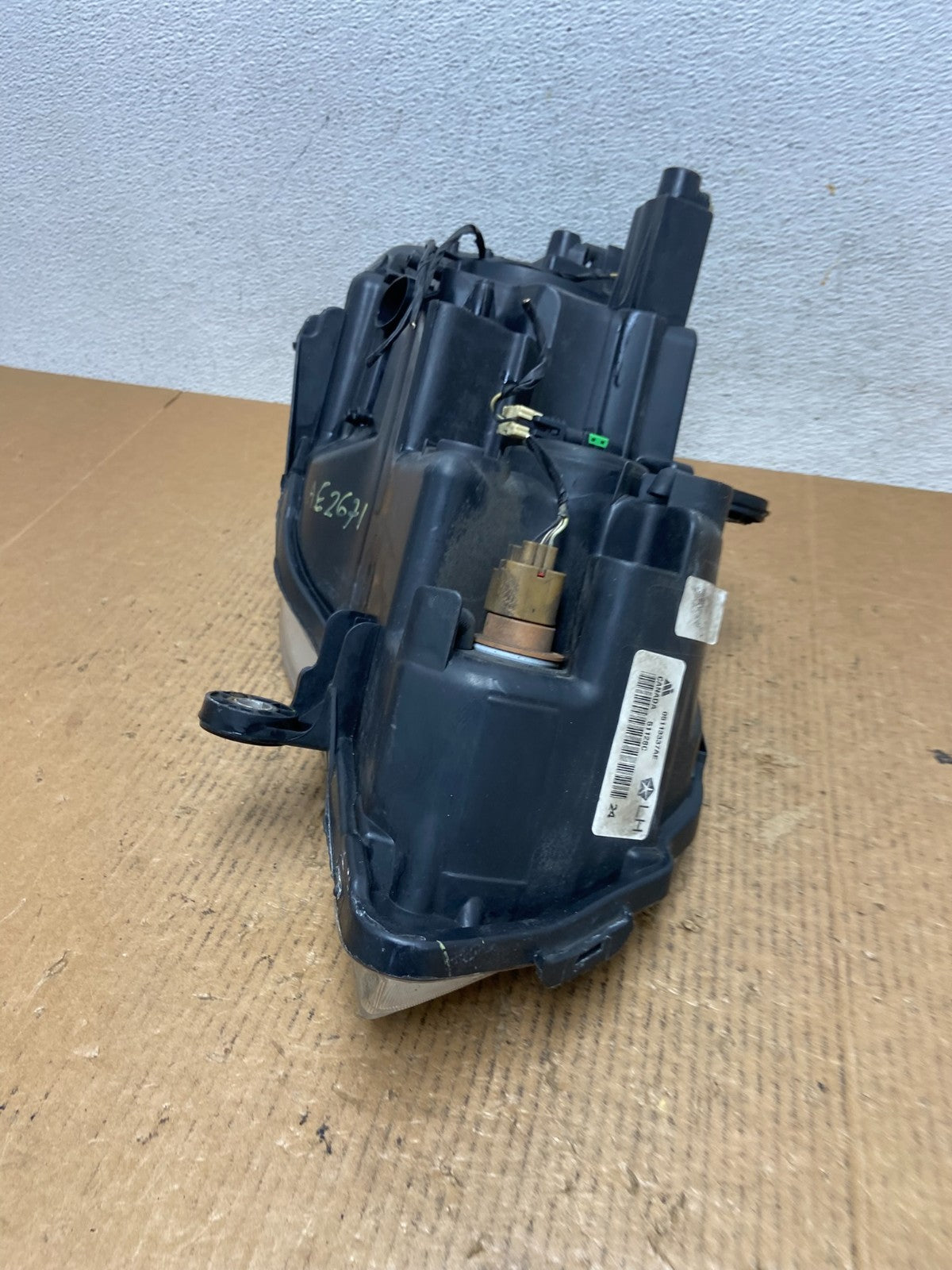 2008 to 2016 Chrysler Town and Country Left Driver Lh Side Headlight AE2671 DW8