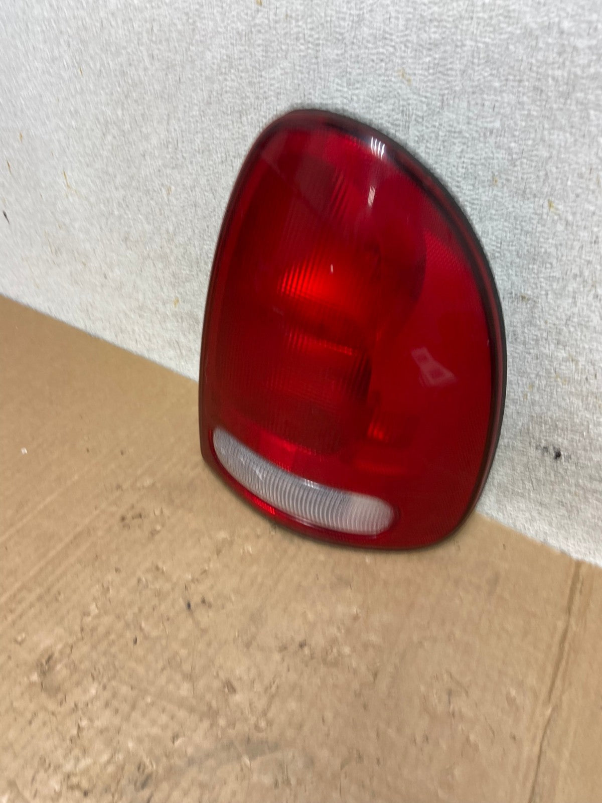 1998 to 2003 Dodge Durango Tail Light Right Passenger RH Side AI5423 LK1