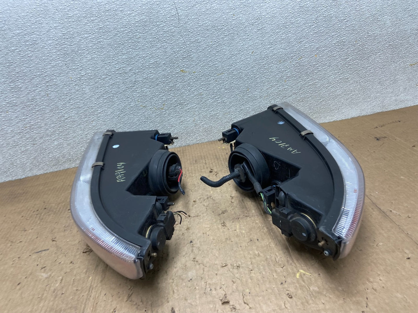 1995 to 2000 Dodge Stratus Left+Right Halogen Headlights AA7104 DW8