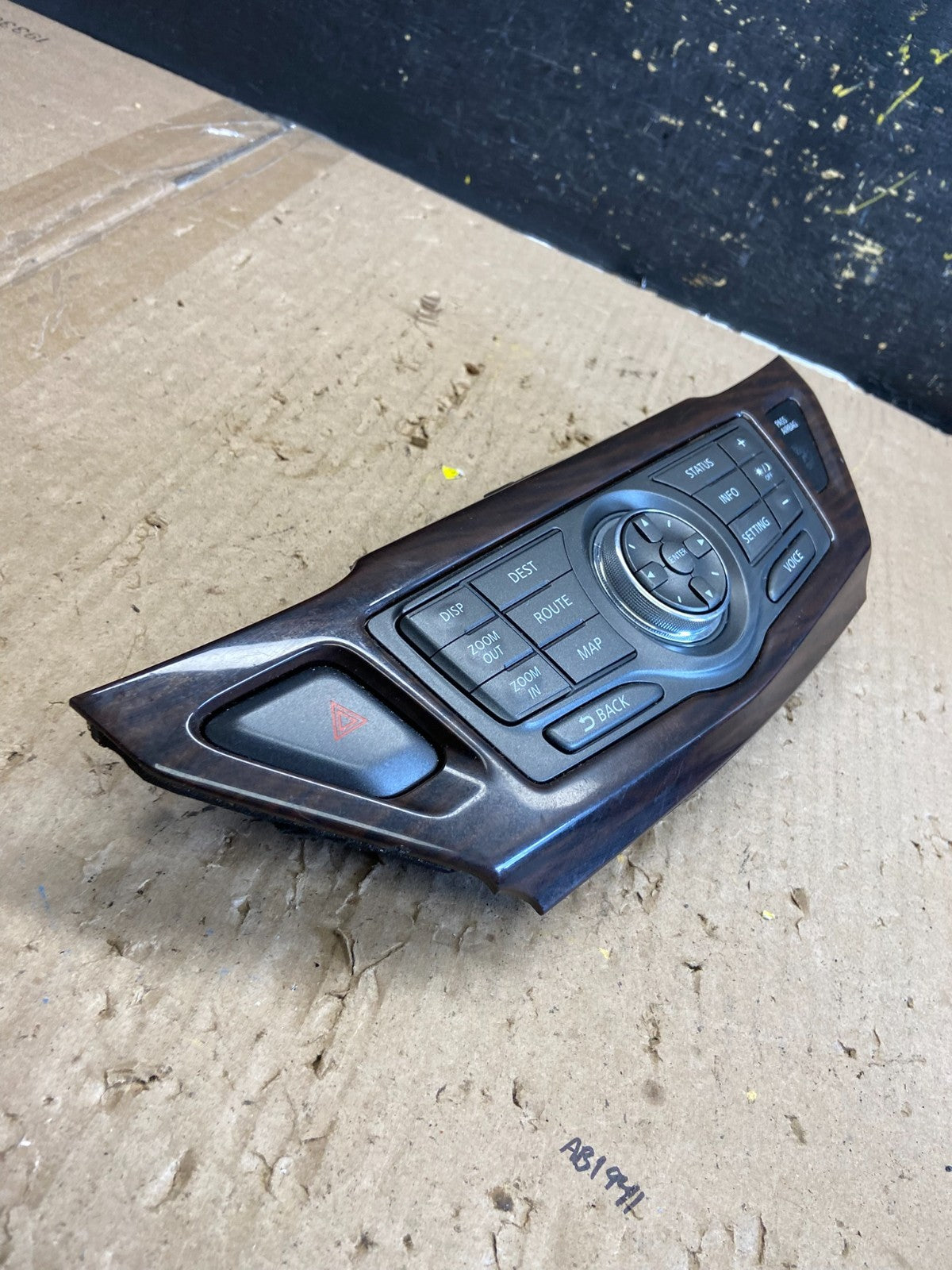 2013 to 2018 Nissan Pathfinder Radio Audio Climate Control OEM AB5601 DG1