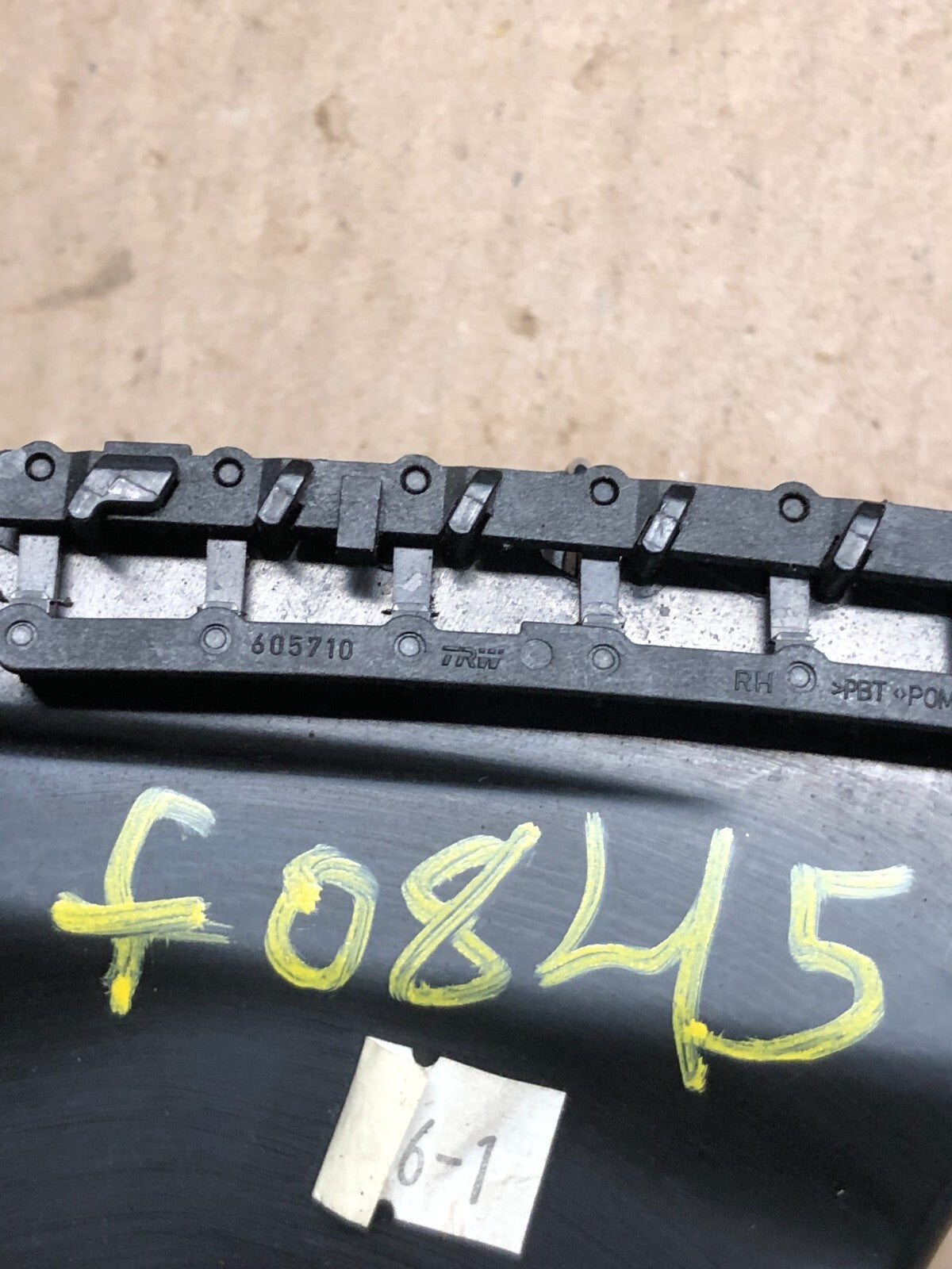 2007 to 2010 Nissan Armada Center Console Right Side Air vent F0845 PS7