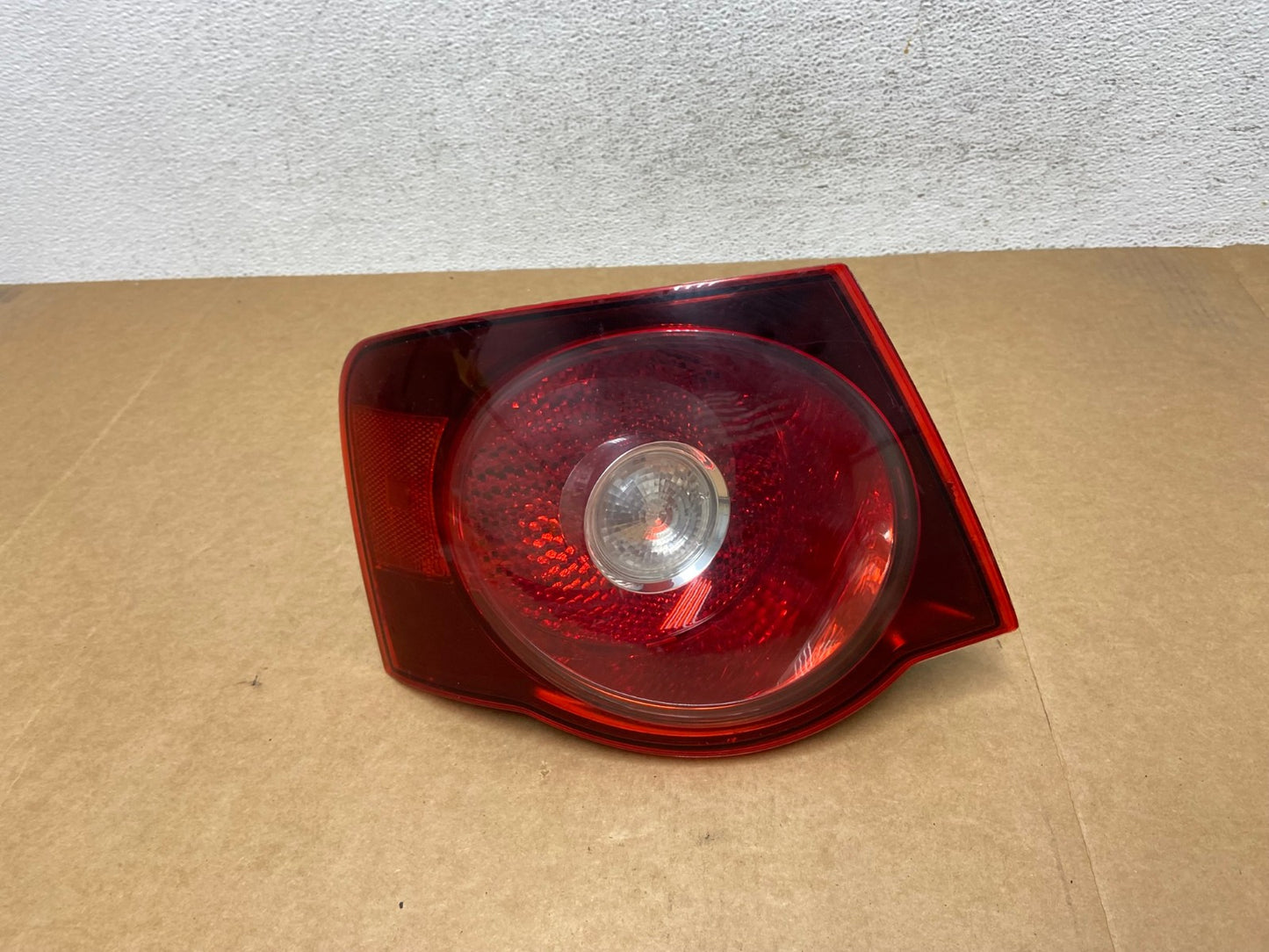 2008 2009 2010 Volkswagen Jetta Left LH Side Tail Light AE2897 LK0