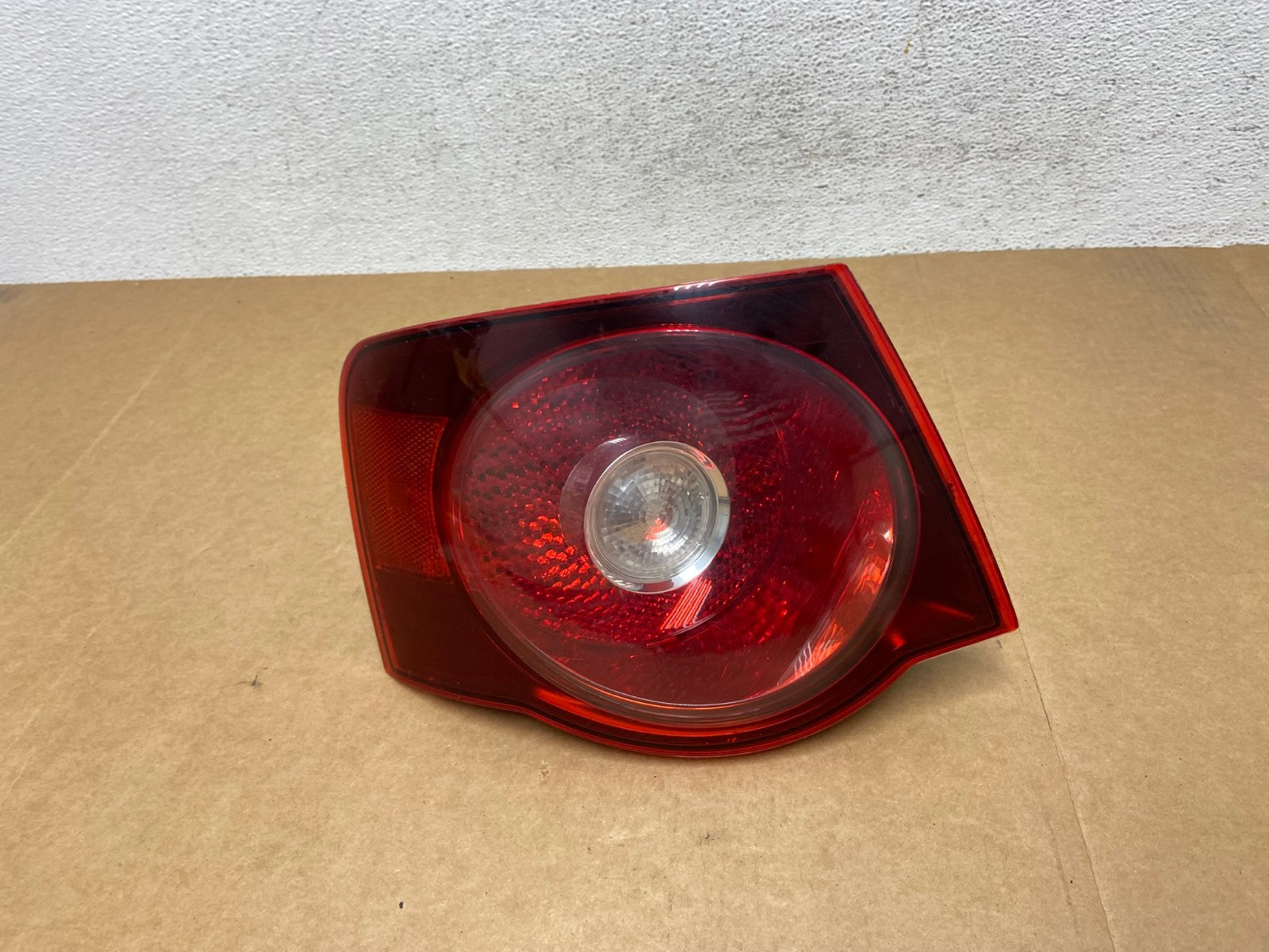 2008 2009 2010 Volkswagen Jetta Left LH Side Tail Light AE2897 LK0