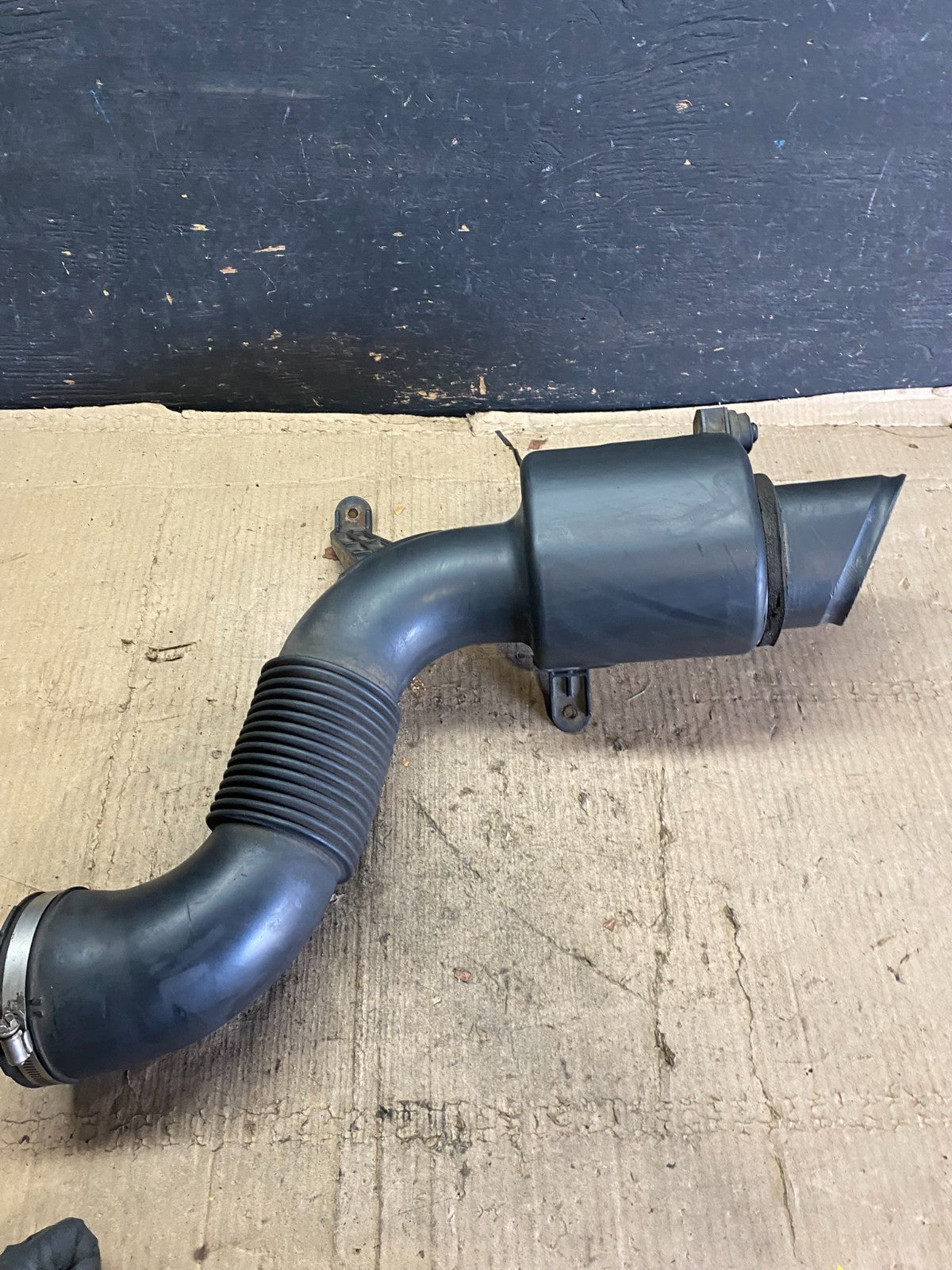 2007 to 2011 Toyota Tundra 4.0L Air Cleaner Intake Hose OEM P0902 DG1