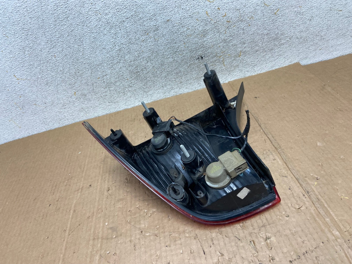 2005 2006 2007 Ford Focus Sedan Left Driver Side Tail Light AI5513 LK5