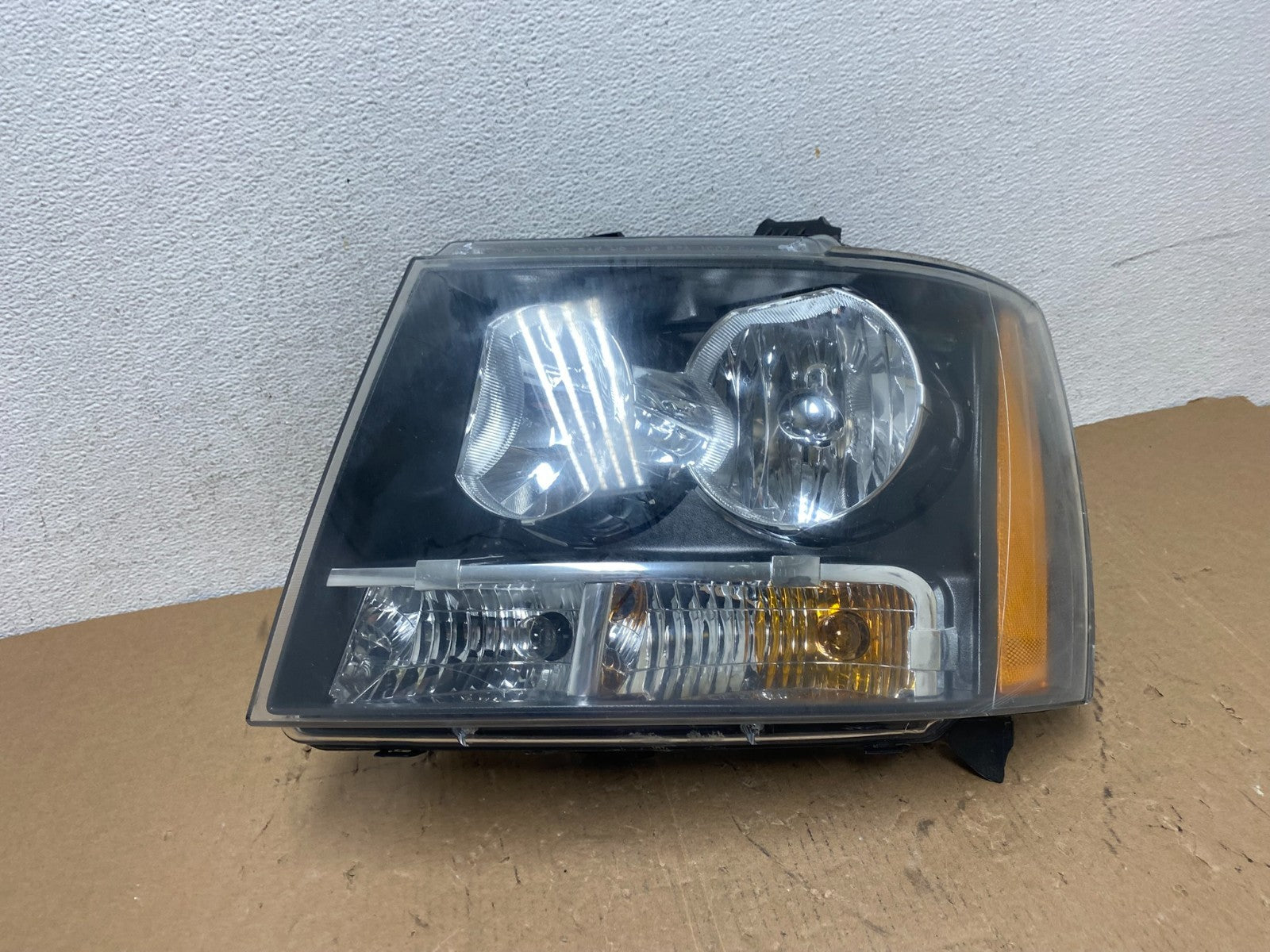 2007 to 2013 Chevrolet Suburban Tahoe Left Driver LH Headlight AD8042 DW0