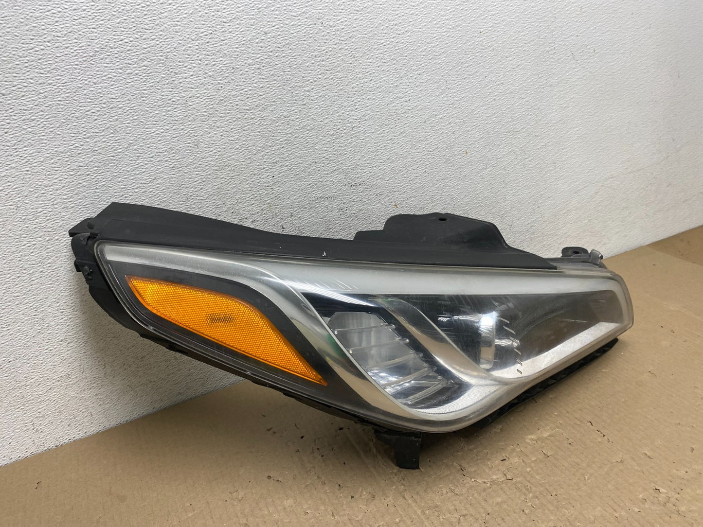 2015-2017 Hyundai Sonata Right Passenger RH Side Halogen Headlight AE9746 DW2