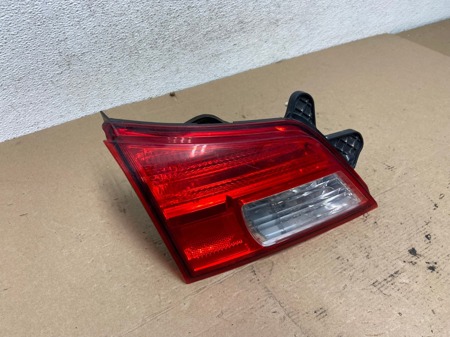 2010-2014 Subaru Outback Left Driver Lh Side Inner Tail Light AF4591 LK2