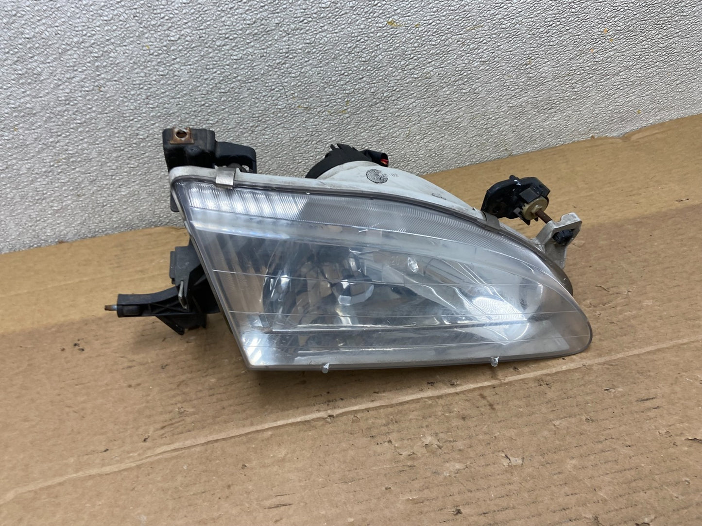 1998 to 2000 Toyota Corolla Front Right Passenger RH Headlight AB5219 DW0