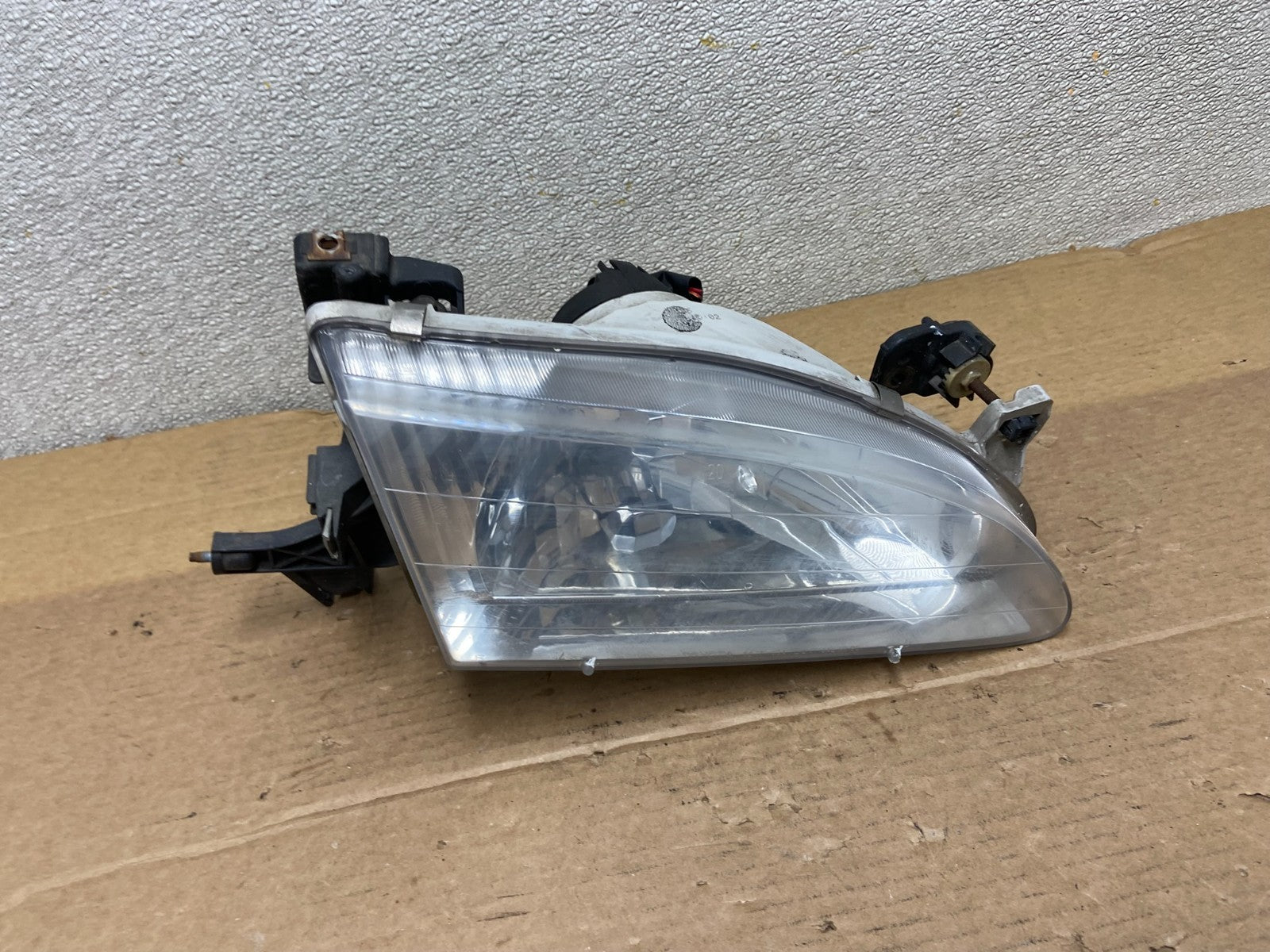 1998 to 2000 Toyota Corolla Front Right Passenger RH Headlight AB5219 DW0