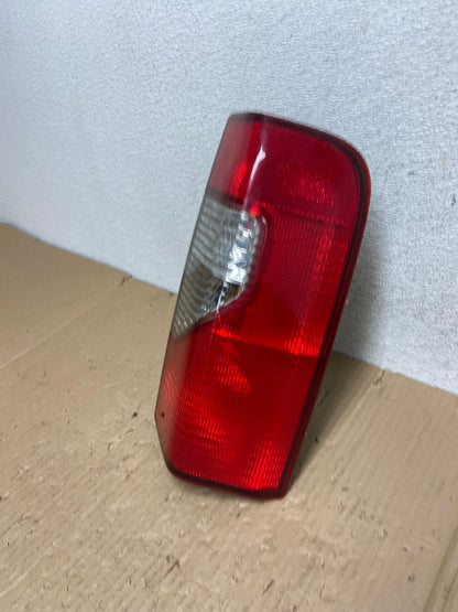 2002 2003 2004 Nissan Xterra Right Passenger RH Side Tail Light AE9059 LK1
