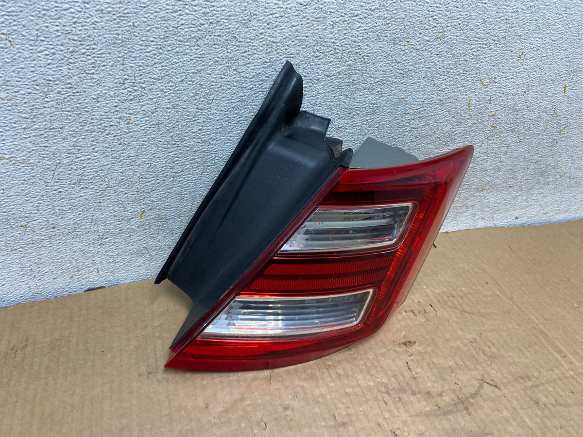 2013-2019 Ford Taurus LED Right Passenger RH Side Tail Light AI7832 LK2