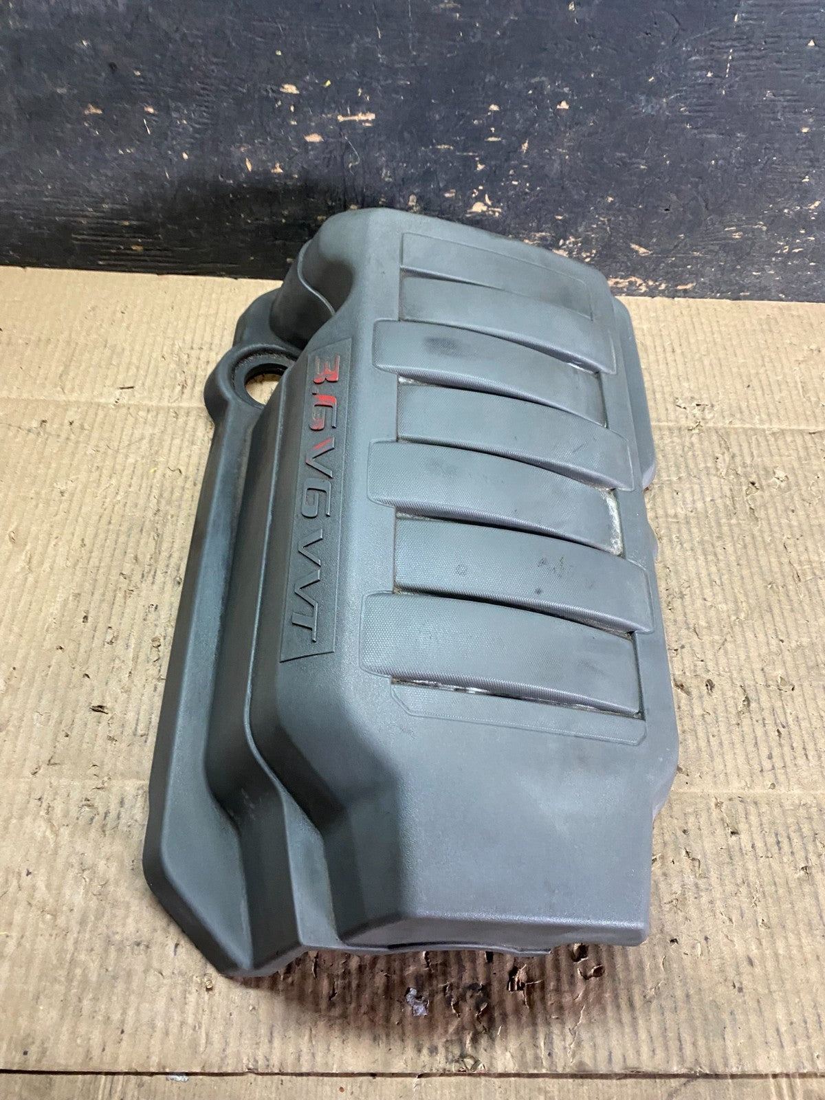 2007 to 2008 GMC Acadia 3.6L VVT Engine Cover Shield t9477 DG3