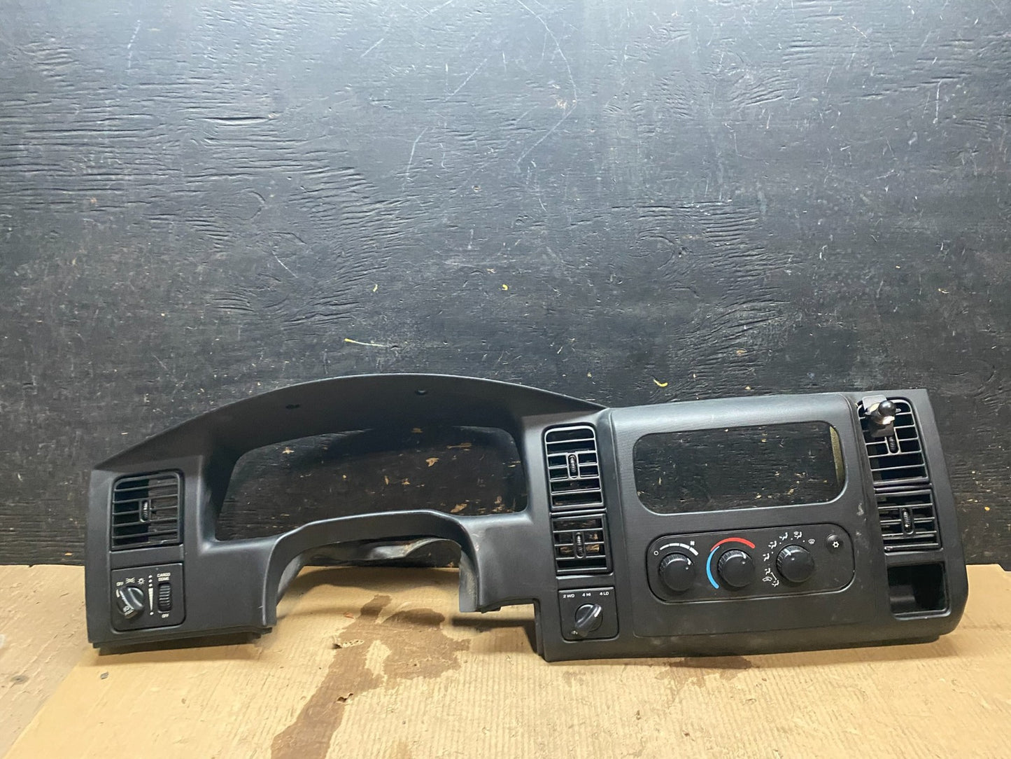 2001 2004 Dodge Dakota Speedometer Climate  Control Radio Panel Bezel X3160 DG0