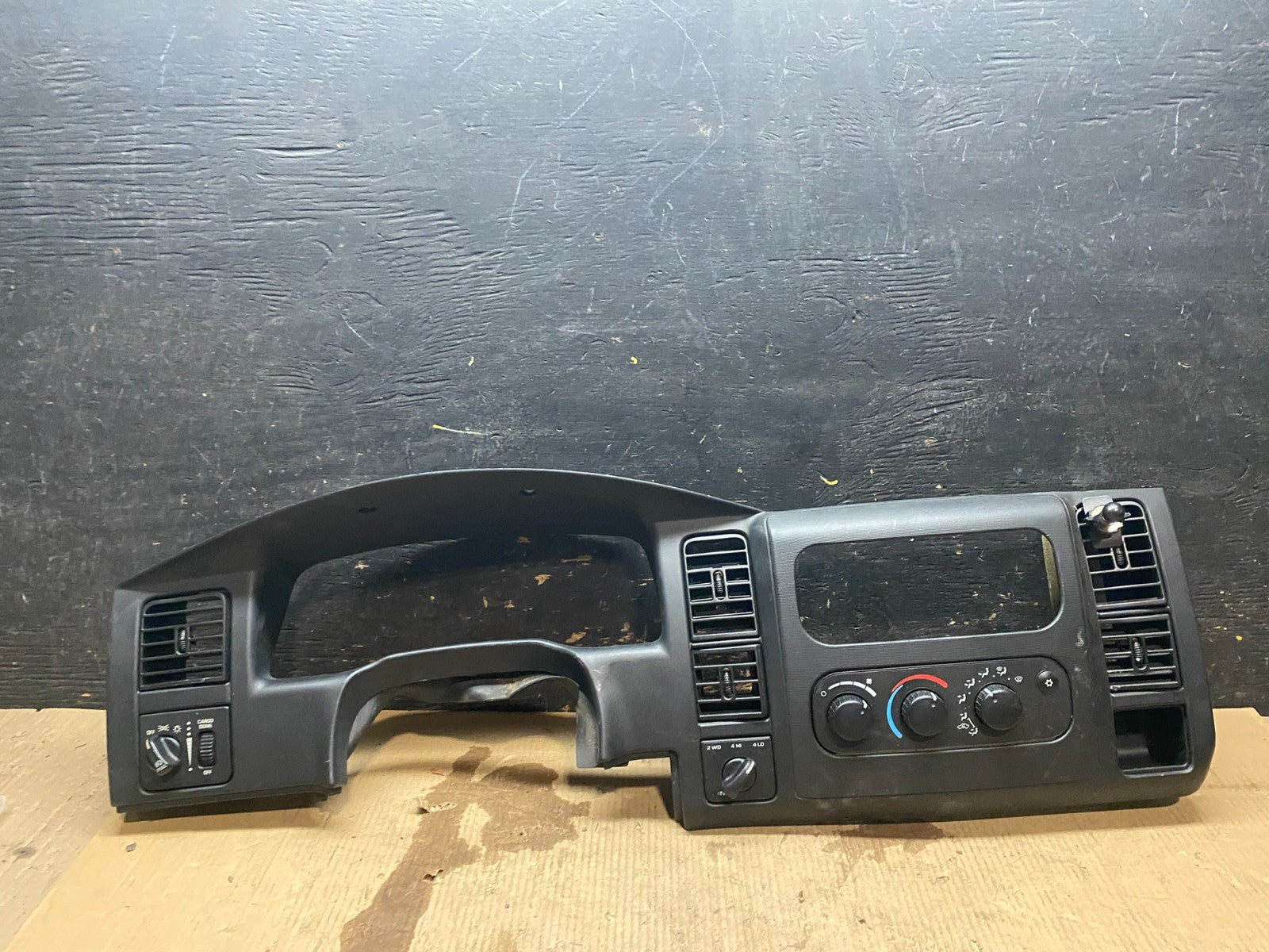 2001 2004 Dodge Dakota Speedometer Climate  Control Radio Panel Bezel X3160 DG0