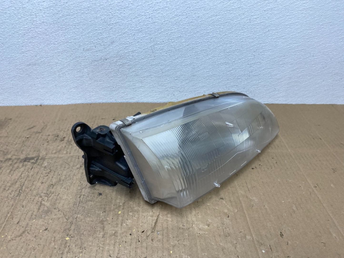 1998 to 1999 Mazda 626 Right Passenger RH Side Headlight AB8491 DW2