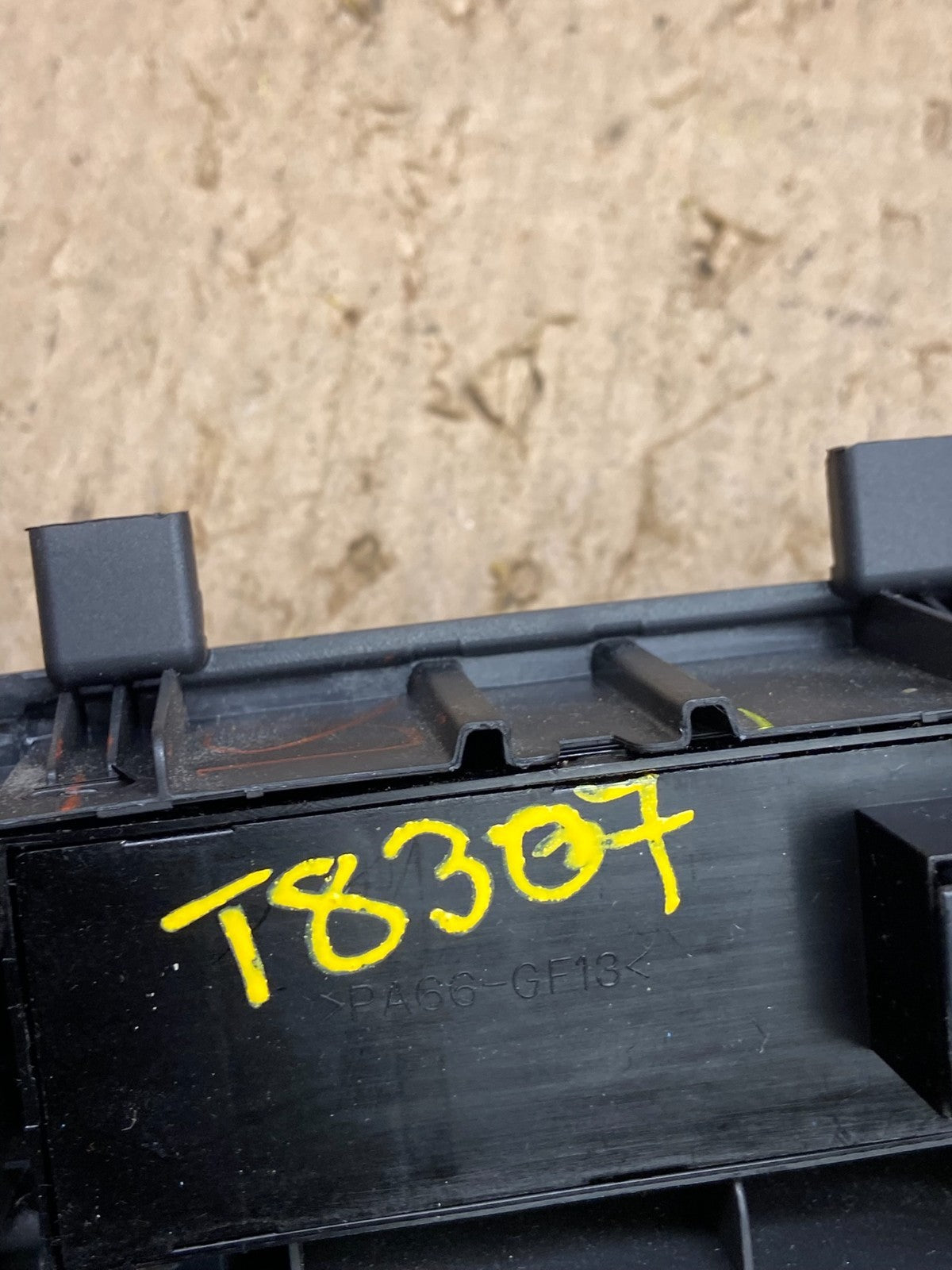 2008-2012 Buick Enclave Center Console Switch Panel Bezel Power Outlet T8307 DG6