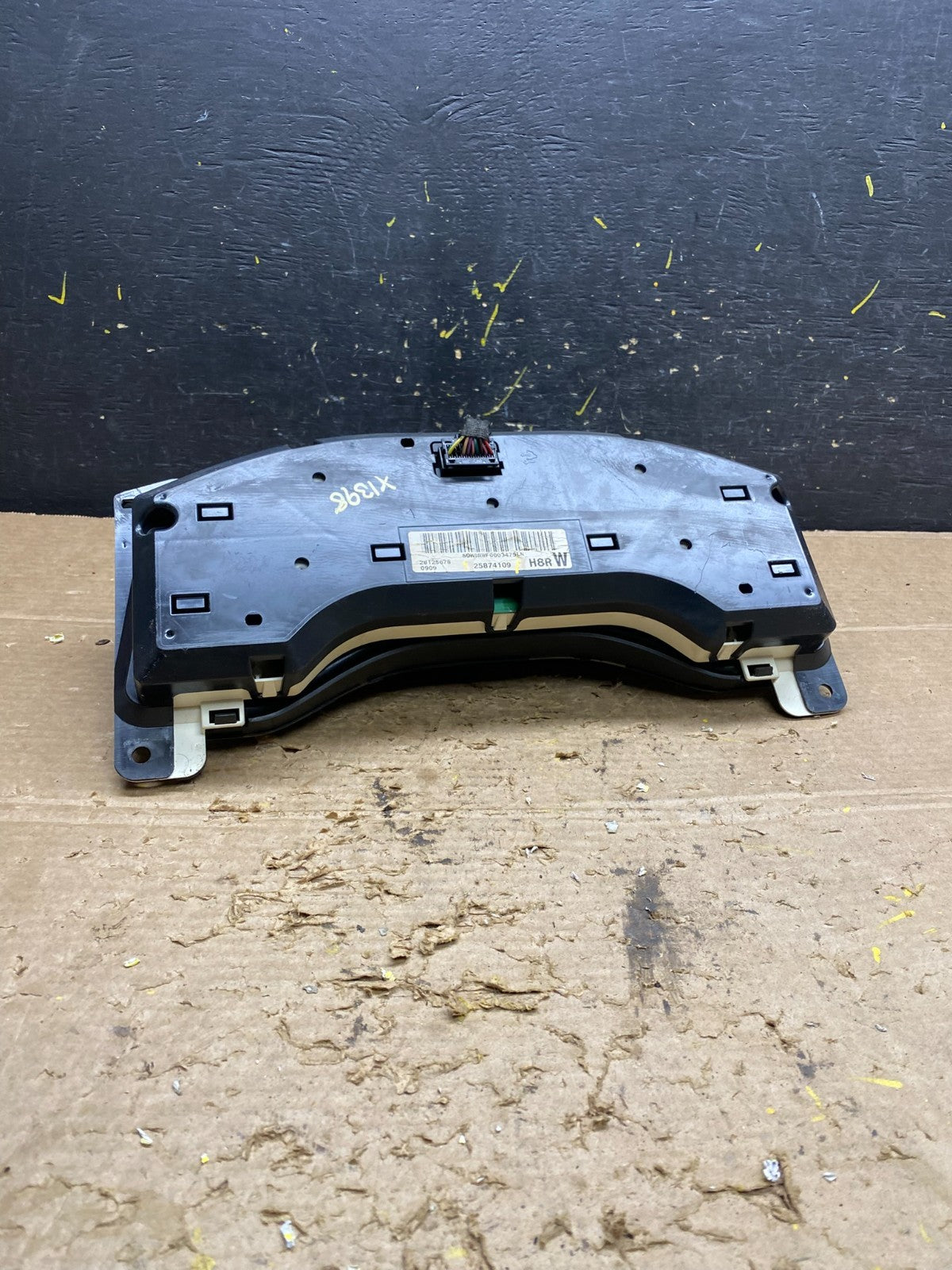 2008 to 2010 Chevrolet Express Speedometer Cluster Gauge x1398 DG7