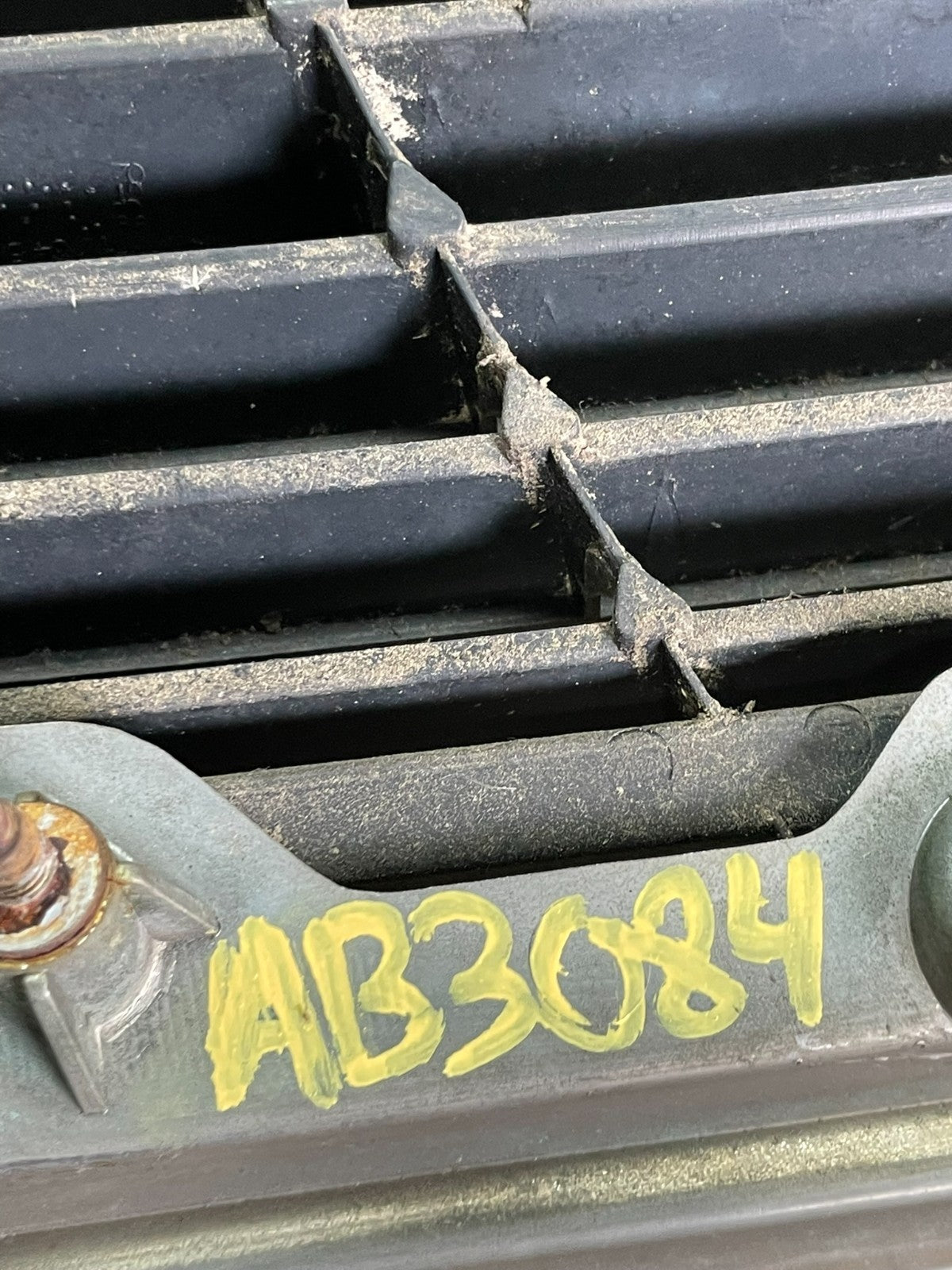 2002 2003 Mitsubishi Lancer Front Upper Radiator Grille Grill OEM AB3084 DG9