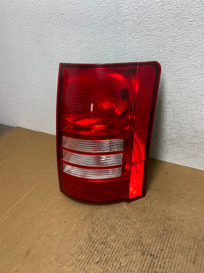 2008 - 2010 Chrysler Town And Country Right Passenger Tail Light AE0207 LK1