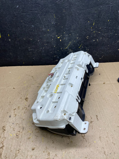 2004 2005 Toyota Sienna Speedometer Cluster Gauge U5477 DG5
