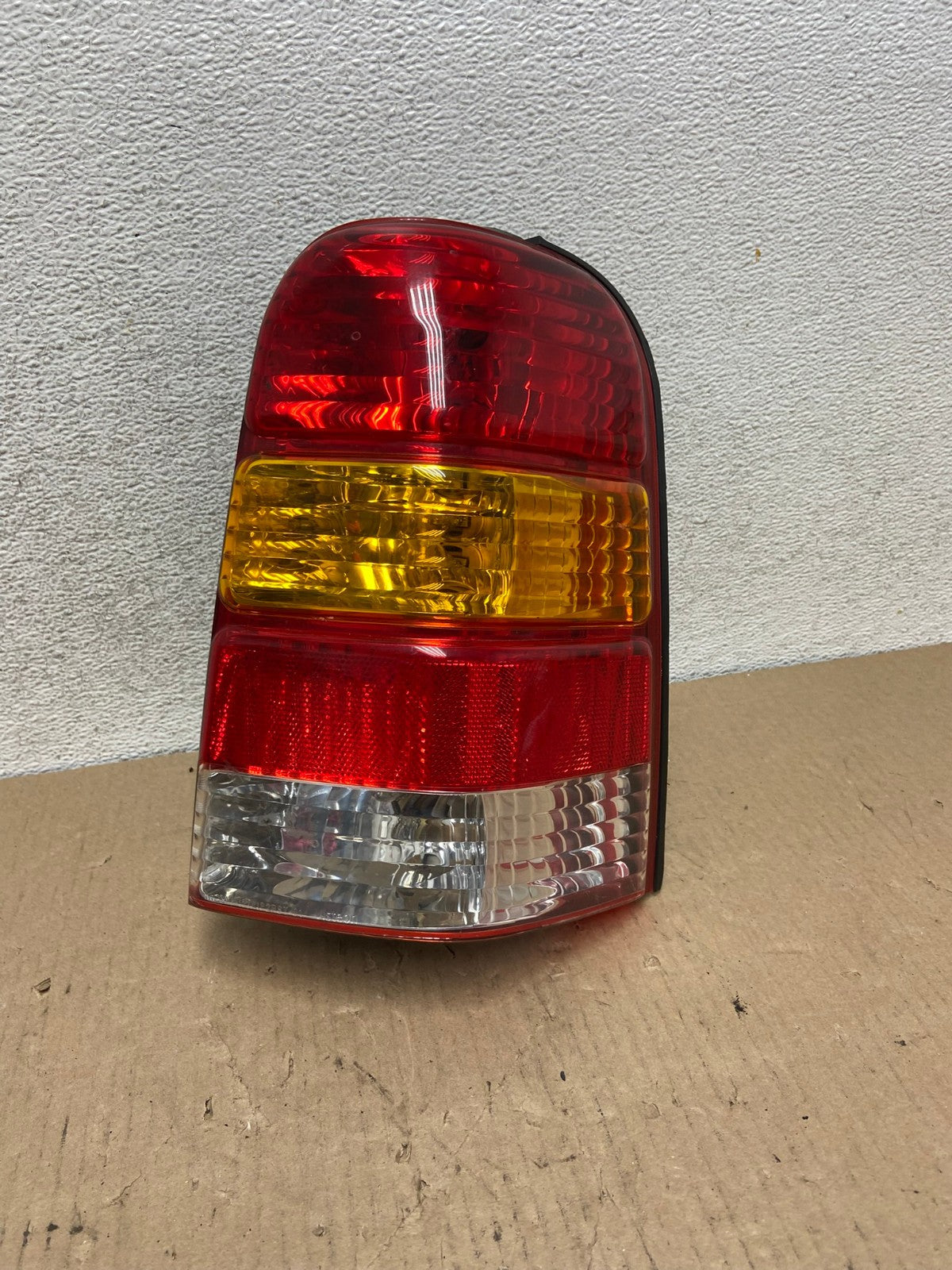 2001 to 2007 Ford Escape Right Passenger RH Side Tail Light AG7981 LK0