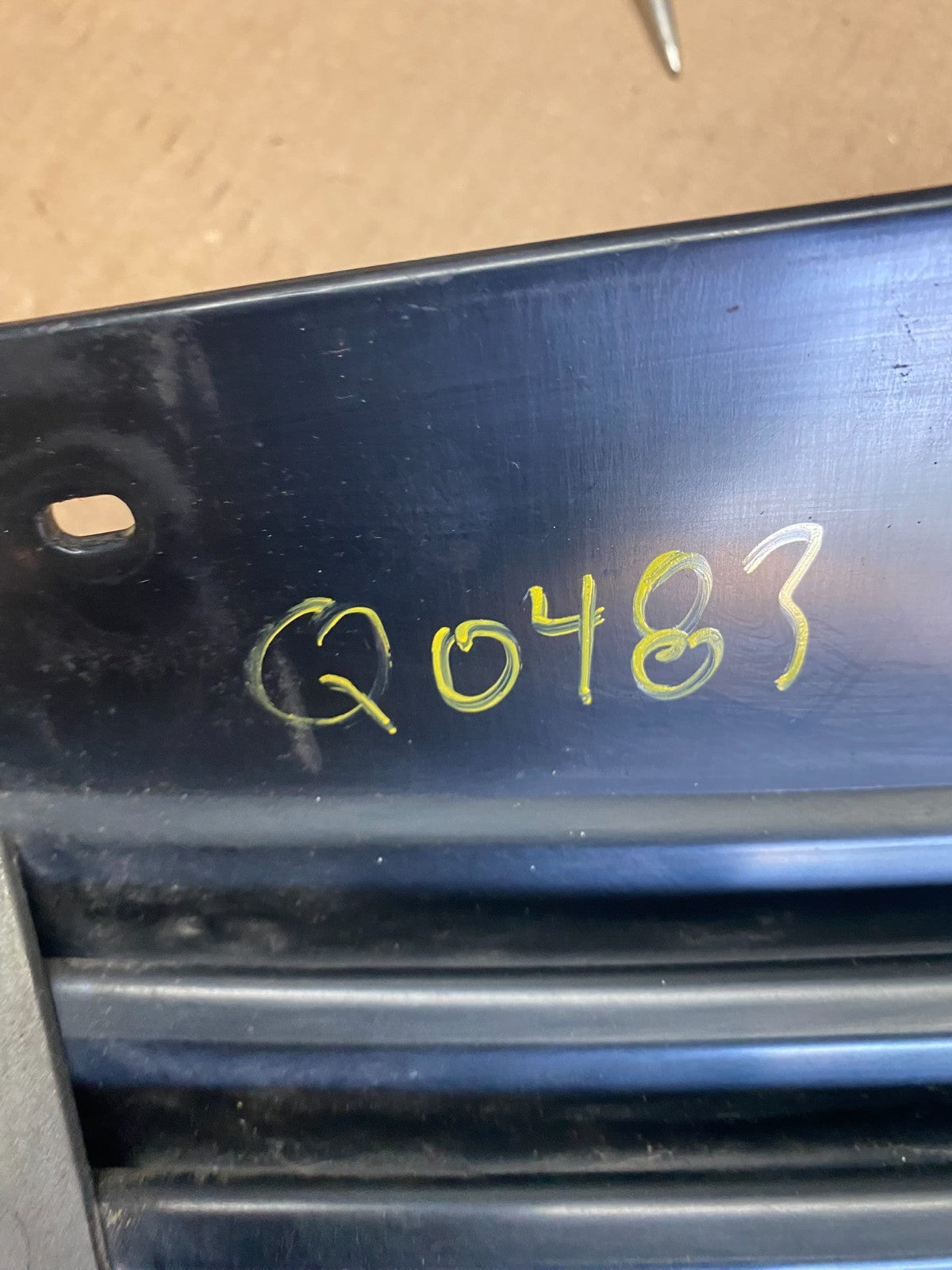 2004 2005 2006 Saturn Vue Front Upper Grille Grill Q0483 DG8