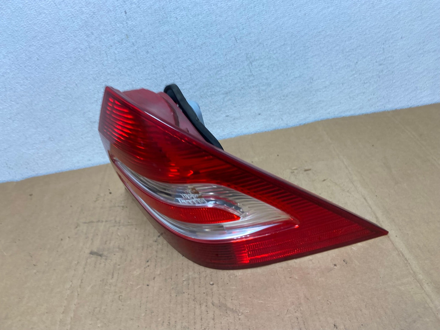 2005-2007 Mercedes-Benz C 230 W203 C-Class Right Passenger Tail Light AC8466 LK1