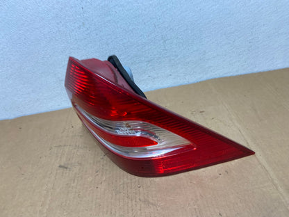 2005-2007 Mercedes-Benz C 230 W203 C-Class Right Passenger Tail Light AC8466 LK1