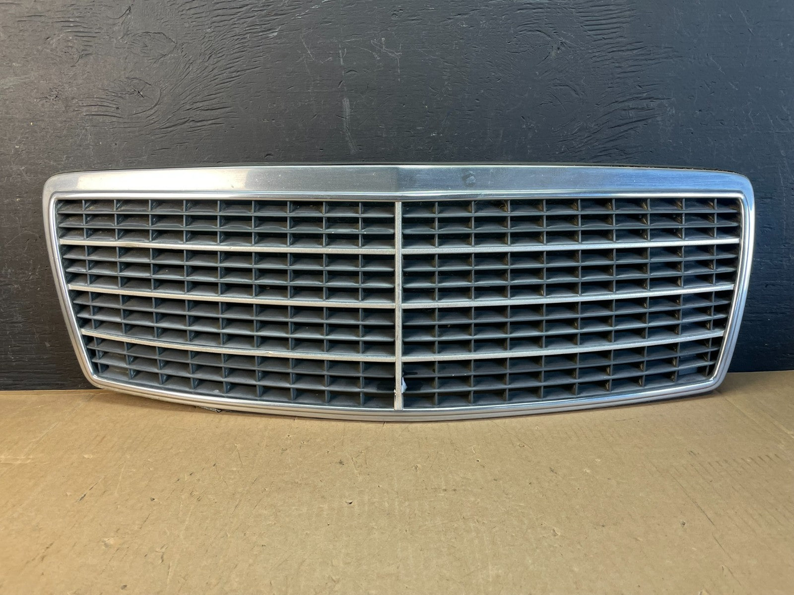 1994 to 1999 Mercedes-Benz W140 S600 S500 S320 Front Upper Grille AD5729 DG0