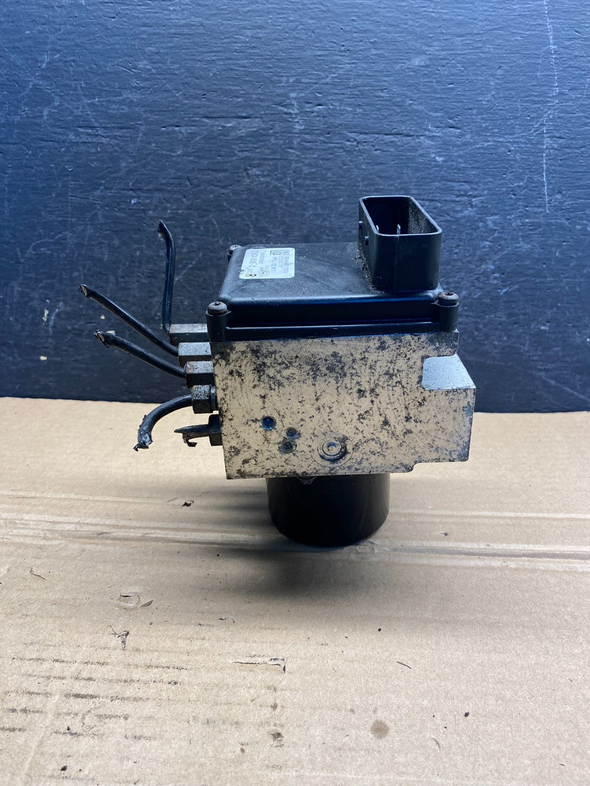 2011 - 2014 Ford E250 E350 Van ABS Anti Lock Brake Pump Module AE8098 DG2