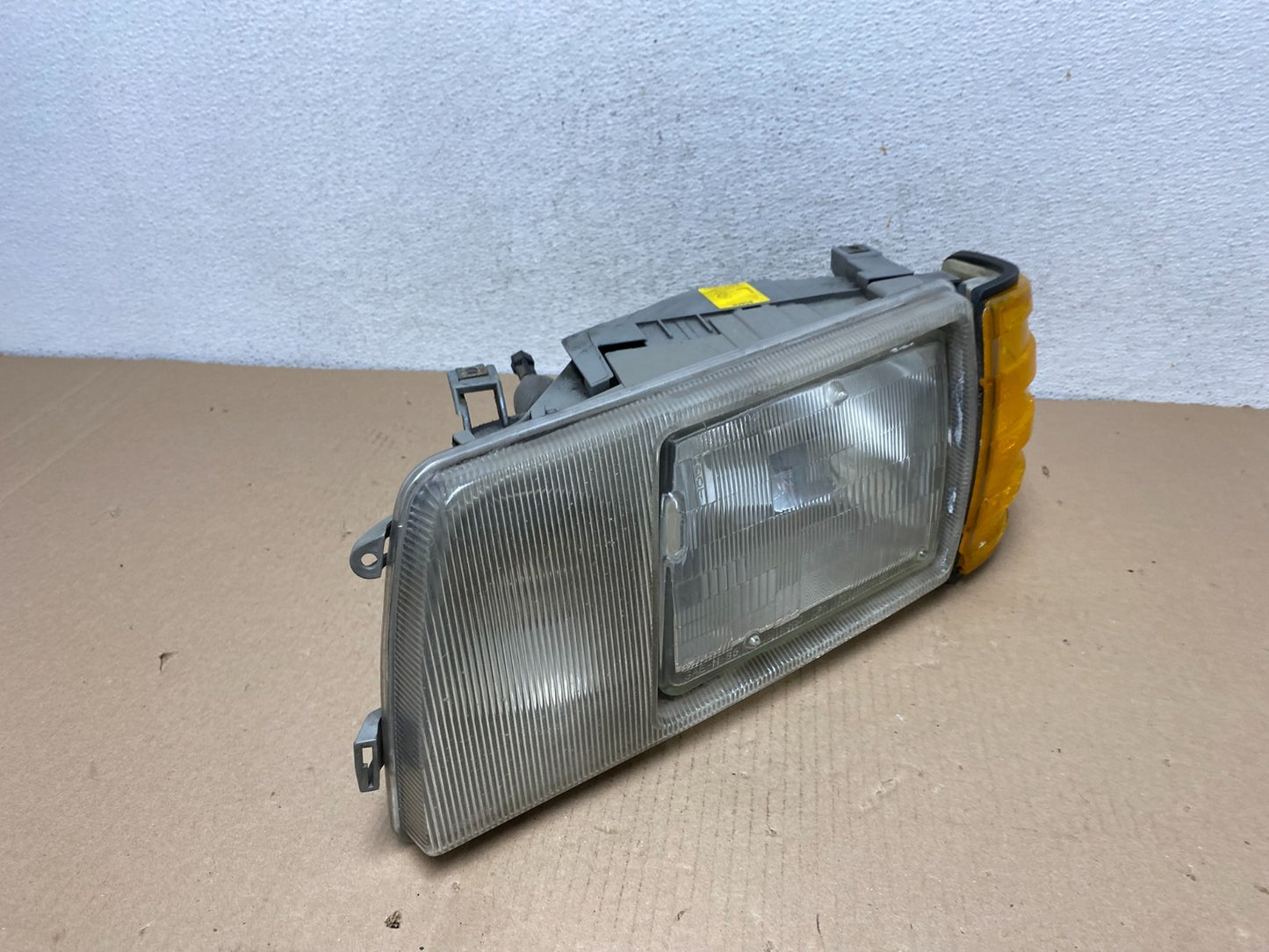 1986 to 1991 Mercedes-benz W126 Left Driver Side Halogen Headlight AF3055 DW2