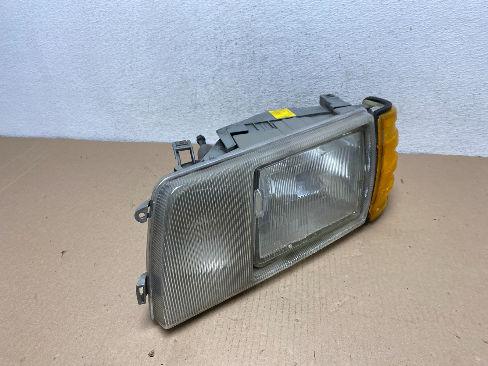 1986 to 1991 Mercedes-benz W126 Left Driver Side Halogen Headlight AF3055 DW2