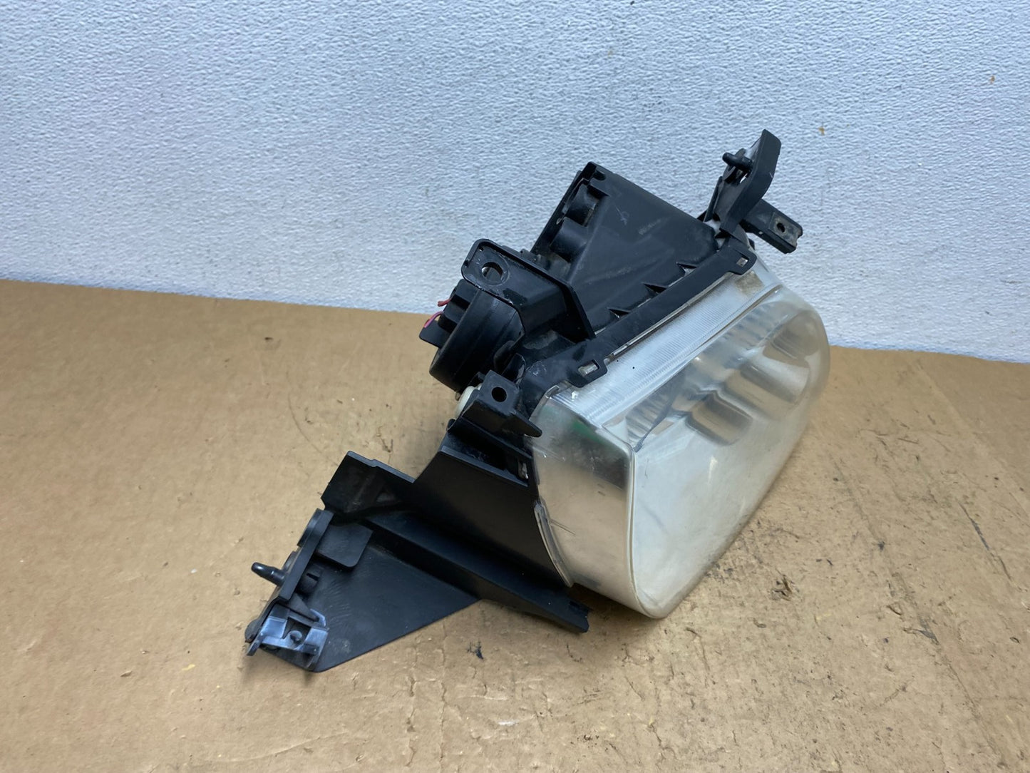 2002 - 2003 Mazda Mpv Right Passenger RH Headlight AD0692 DW2
