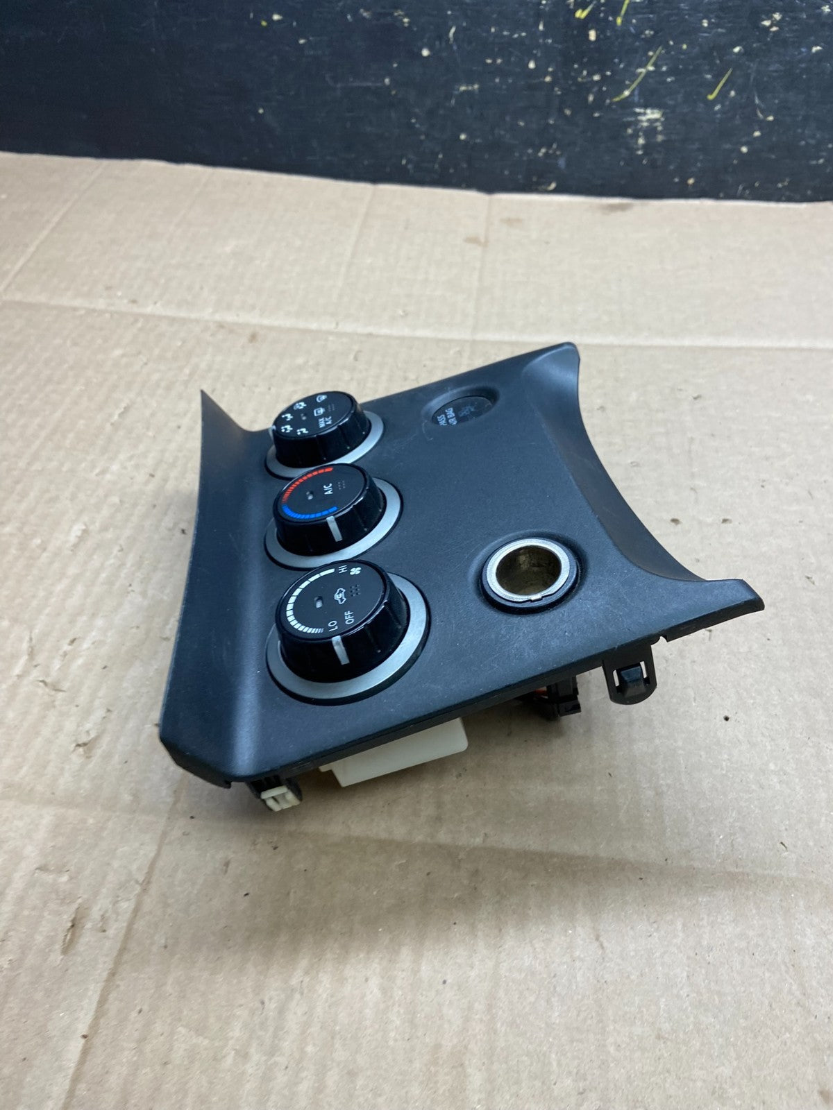 2011 to 2015 Nissan Rogue Heater Temperature AC Climate Control OEM Y2243 DG2