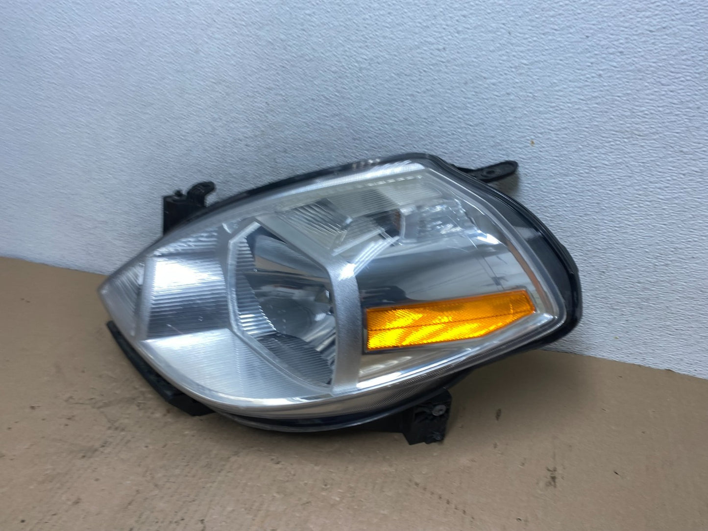 2008 to 2012 Nissan Versa Headlight Halogen Left Driver Lh Side AF3187 DW1