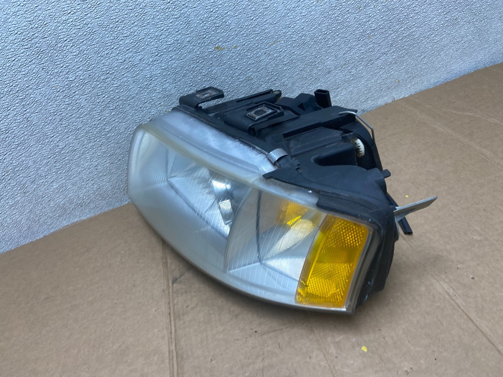 2002 to 2004 Audi A6 Left Driver LH Side Xenon HID Headlight OEM AA1123 DW1
