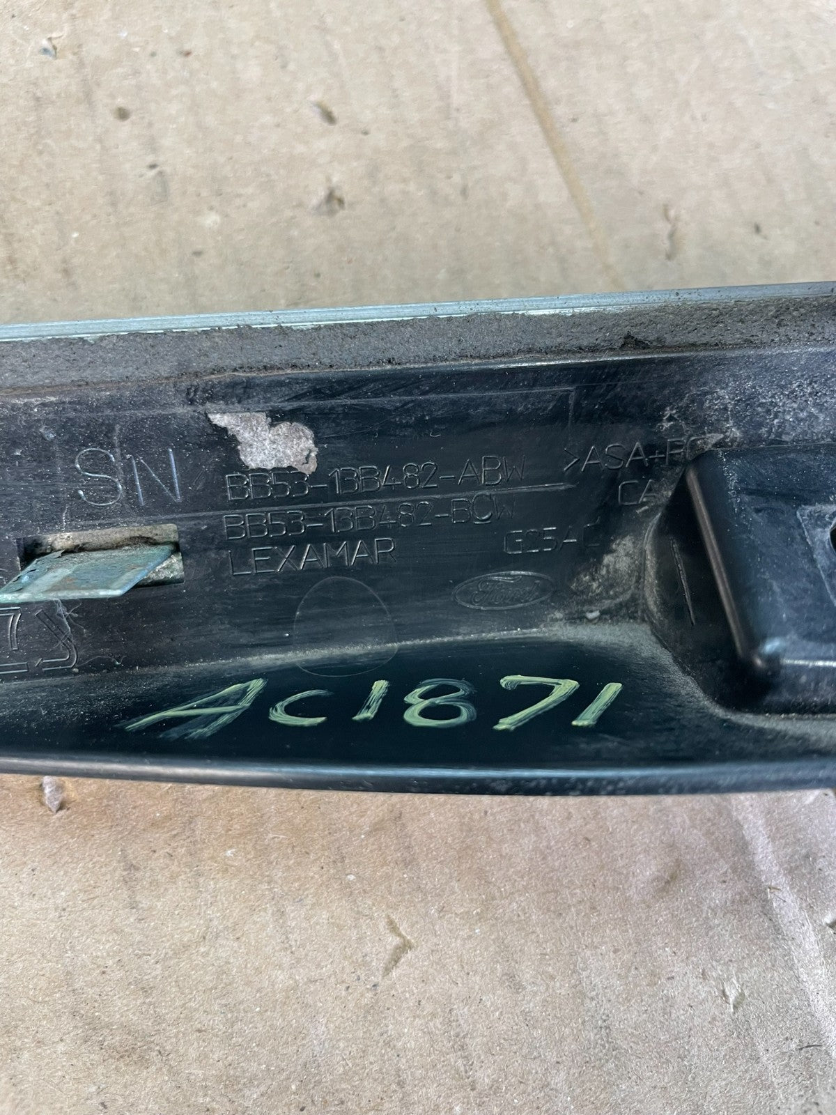 2011 to 2014 Ford Explorer Rear Tailgate Gate Trim Molding With Camera AC1871 DG5