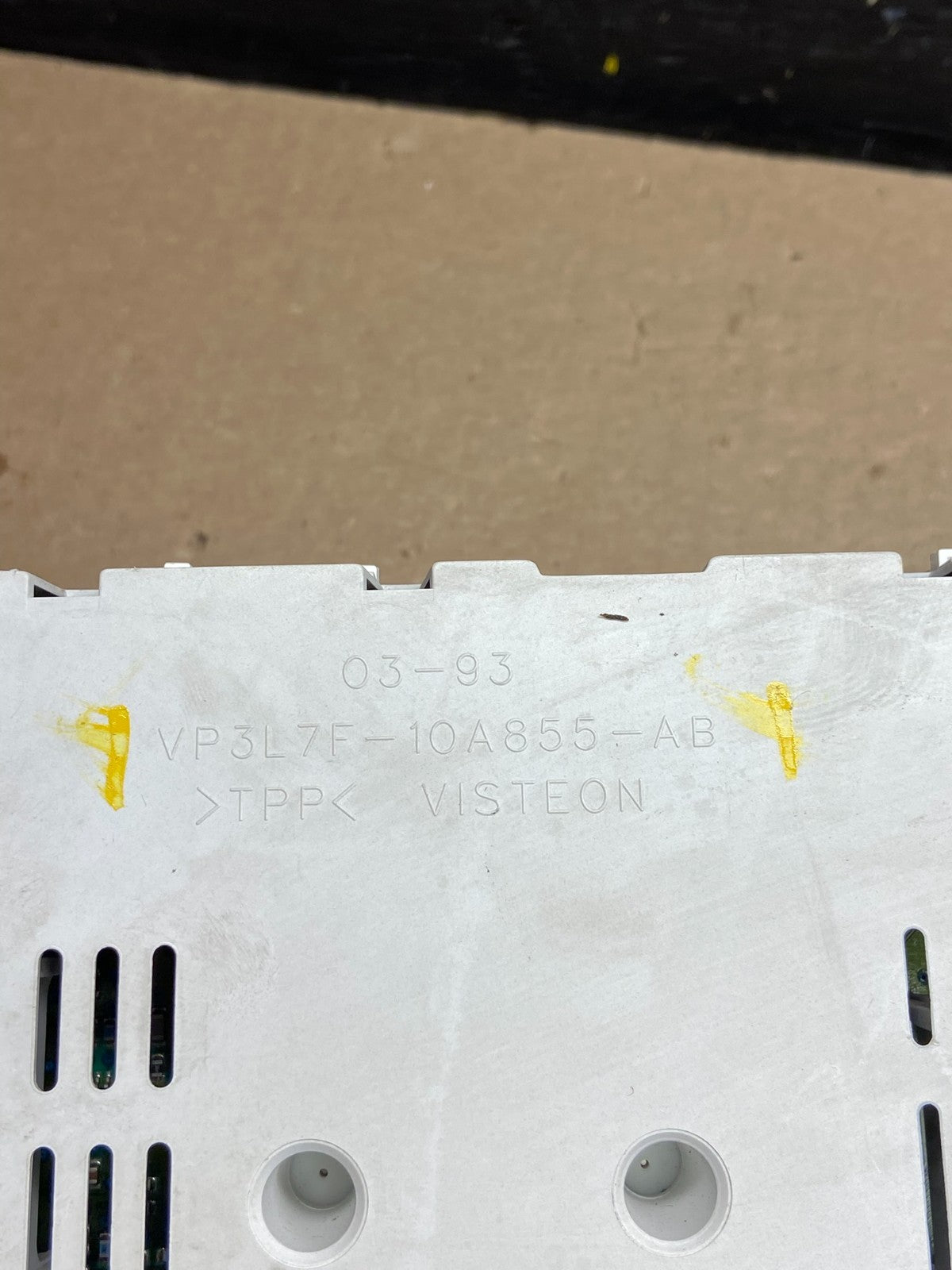 2004 to 2005  Lincoln Navigator Aviator Speedometer Gauge Cluster U4962 DG7