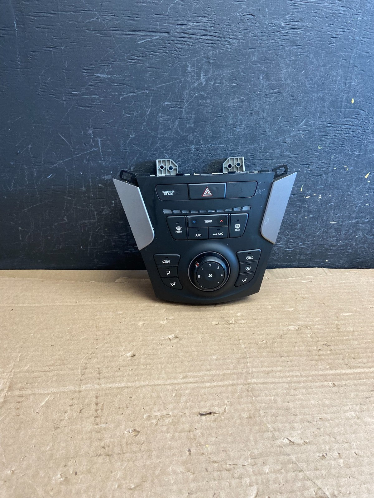 2017 to 2018 Hyundai Santa Fe Automatic Climate AC Heater Control AF2570 DG0