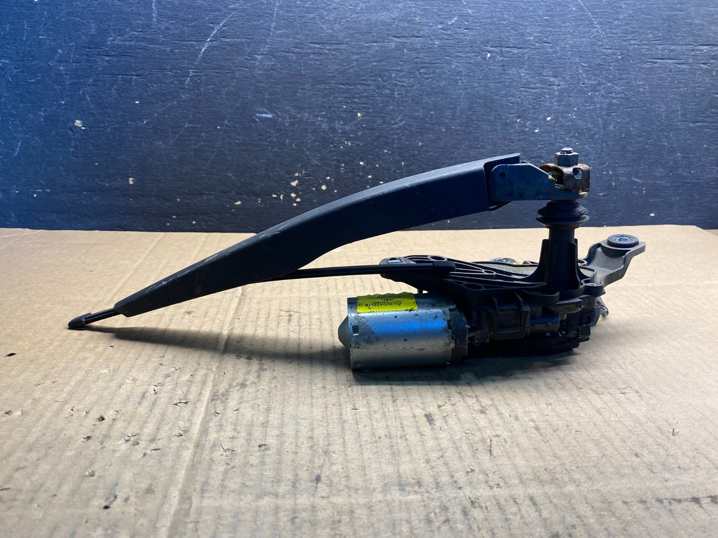 2013 to 2019 Ford Escape Rear Windshield Wiper Motor OEM aa7768 DG3